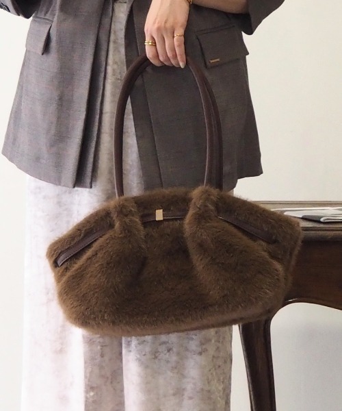 GUSCIO(グッシオ)の「【グッシオベーシック】フェイクファー ベルテッド トートバッグ / ハンドバッグ(トートバッグ・レディース・ブラック/ブラウン/アイボリー/キャメル・FREE)」の5枚目の写真
