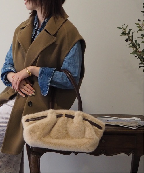 GUSCIO(グッシオ)の「【グッシオベーシック】フェイクファー ベルテッド トートバッグ / ハンドバッグ(トートバッグ・レディース・ブラック/ブラウン/アイボリー/キャメル・FREE)」の10枚目の写真