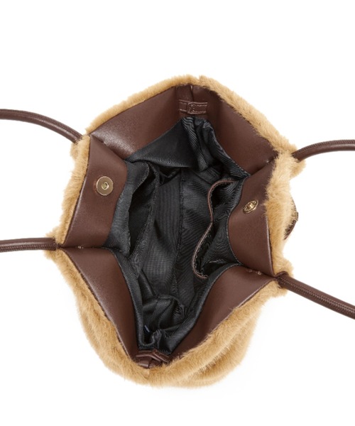 GUSCIO(グッシオ)の「【グッシオベーシック】フェイクファー ベルテッド トートバッグ / ハンドバッグ(トートバッグ・レディース・ブラック/ブラウン/アイボリー/キャメル・FREE)」の14枚目の写真