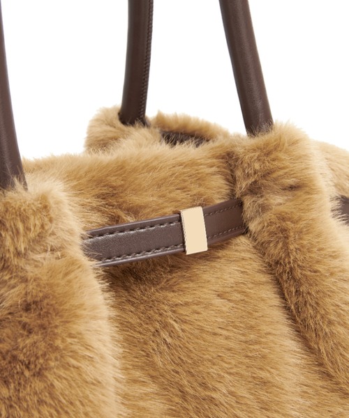 GUSCIO(グッシオ)の「【グッシオベーシック】フェイクファー ベルテッド トートバッグ / ハンドバッグ(トートバッグ・レディース・ブラック/ブラウン/アイボリー/キャメル・FREE)」の12枚目の写真