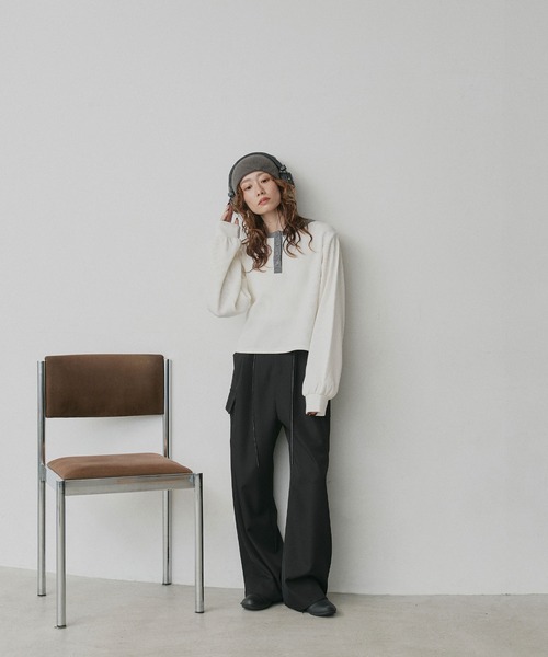 ad thie（アドティエ）の「ショート丈 バイカラー ヘンリーネック ワッフル プルオーバー（Tシャツ/カットソー・レディース・オフホワイト/ライトブルー/ブラウン/杢グレー・FREE）」の5枚目の写真
