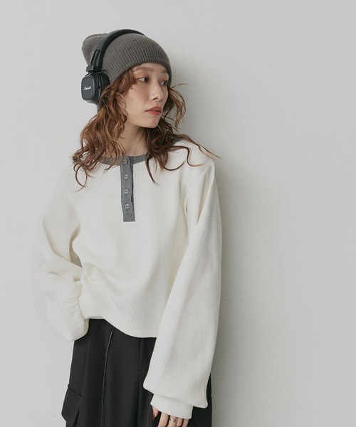 ad thie（アドティエ）の「ショート丈 バイカラー ヘンリーネック ワッフル プルオーバー（Tシャツ/カットソー・レディース・オフホワイト/ライトブルー/ブラウン/杢グレー・FREE）」の7枚目の写真