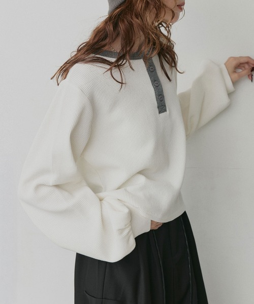 ad thie（アドティエ）の「ショート丈 バイカラー ヘンリーネック ワッフル プルオーバー（Tシャツ/カットソー・レディース・オフホワイト/ライトブルー/ブラウン/杢グレー・FREE）」の10枚目の写真
