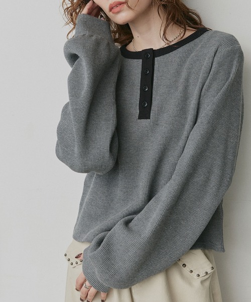 ad thie（アドティエ）の「ショート丈 バイカラー ヘンリーネック ワッフル プルオーバー（Tシャツ/カットソー・レディース・オフホワイト/ライトブルー/ブラウン/杢グレー・FREE）」の16枚目の写真