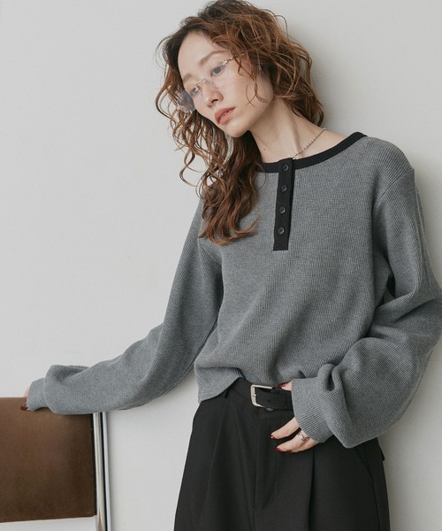 ad thie（アドティエ）の「ショート丈 バイカラー ヘンリーネック ワッフル プルオーバー（Tシャツ/カットソー・レディース・オフホワイト/ライトブルー/ブラウン/杢グレー・FREE）」の21枚目の写真