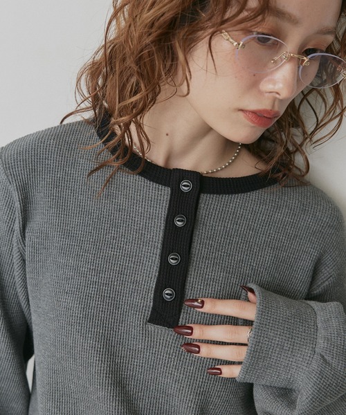 ad thie（アドティエ）の「ショート丈 バイカラー ヘンリーネック ワッフル プルオーバー（Tシャツ/カットソー・レディース・オフホワイト/ライトブルー/ブラウン/杢グレー・FREE）」の22枚目の写真