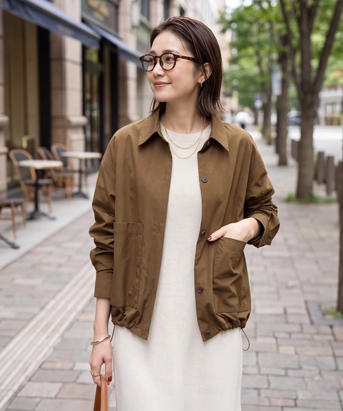 STYLE DELI(スタイルデリ)の「裾が絞れるしっとりシボ入りナイロンシャツジャケット(ナイロンジャケット・レディース・ブラウン系その他/チャコール・FREE)」の1枚目の写真