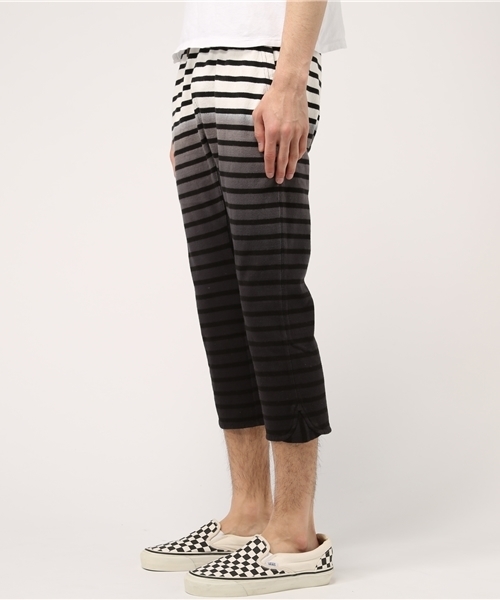 ALDIES（アールディーズ）の「【SPACELORZ】GD BORDER PANTS グラデーション ボーダー クロップドパンツ（その他パンツ・メンズ・パープル/ブラック・SMALL/LARGE/MEDIUM）」の5枚目の写真