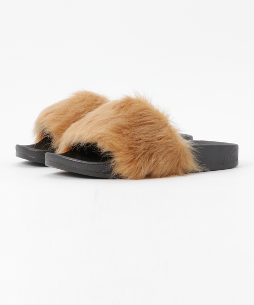 RODEO CROWNS WIDE BOWL(ロデオクラウンズワイドボウル)の「FUR サンダル(サンダル・レディース・ブラウン/グリーン/ブルー・LARGE/MEDIUM)」の2枚目の写真