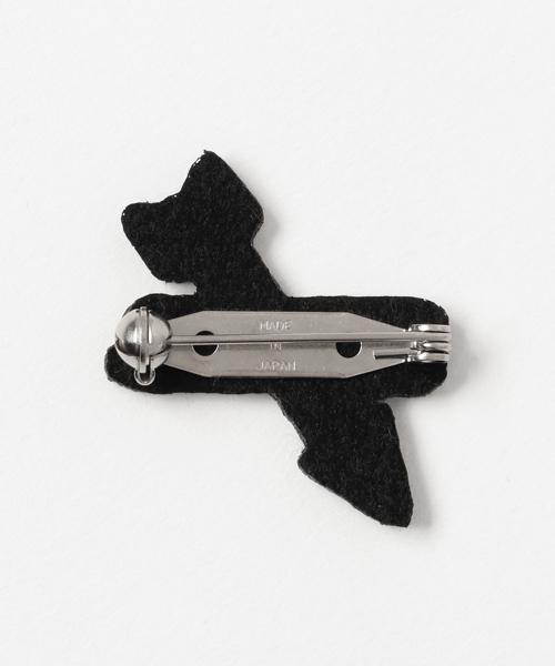 CHUBBYGANG（チャビーギャング）の「矢モチーフロゴブローチ（その他小物・キッズ・ブラック/レッド・FREE）」の3枚目の写真