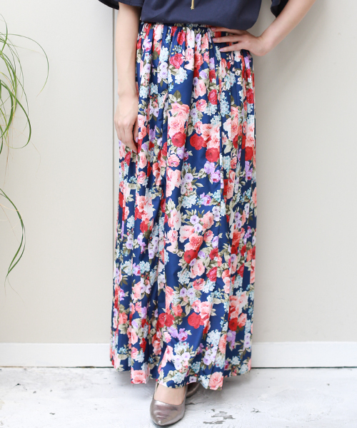 REAL CUBE（リアルキューブ）の「Praise 花柄サイドプリーツウエストゴムマキシスカート（スカート・レディース・ベージュ/ネイビー/ブルー・38）」の3枚目の写真