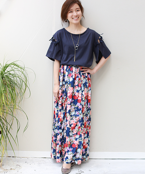 REAL CUBE（リアルキューブ）の「Praise 花柄サイドプリーツウエストゴムマキシスカート（スカート・レディース・ベージュ/ネイビー/ブルー・38）」の11枚目の写真