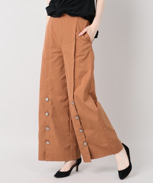 PULP/417EDIFICE（パルプフォーワンセブンエディフィス）の「◇【PULP】フロントボタンWIDEパンツ	（その他パンツ・レディース・キャメル/ブラック・1/2）」の2枚目の写真