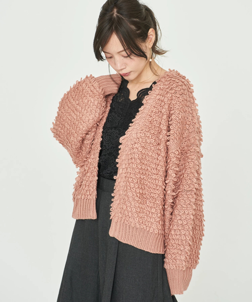 earth music&ecology（アースミュージックアンドエコロジー）の「・ループ編みショートニットカーディガン（カーディガン/ボレロ・レディース・ネイビー/アイボリー/ライトピンク/グレイッシュベージュ・FREE）」の4枚目の写真