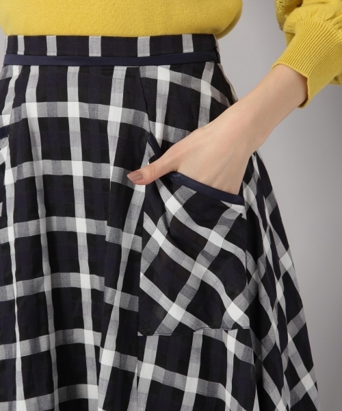 Andemiu（アンデミュウ）の「シアーチェックスカート785908（スカート・レディース・ネイビー/ホワイト・FREE）」の9枚目の写真