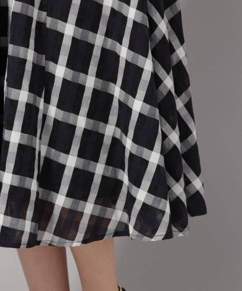 Andemiu（アンデミュウ）の「シアーチェックスカート785908（スカート・レディース・ネイビー/ホワイト・FREE）」の11枚目の写真