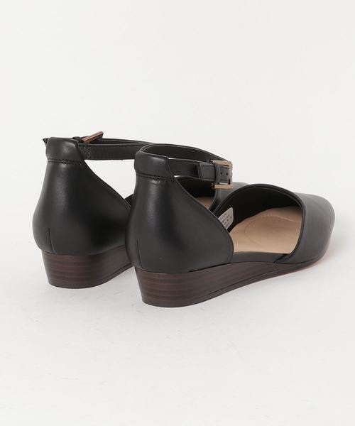 Clarks(クラークス)の「Sense Eva / センスエバ (ブラックレザー)(サンダル・レディース・ブラック・6/4.5/5/4/3.5/5.5/3)」の2枚目の写真