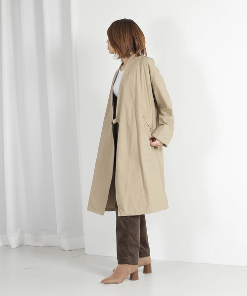kha:ki（カーキ）の「「KHA:KI / カーキ」ノーカラーベルテッドコート"COLLARLESS BELTED COAT"（ダウンジャケット/コート・レディース・ブラック/ベージュ/カーキ・1）」の5枚目の写真