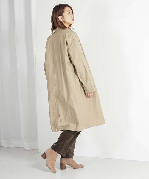 kha:ki（カーキ）の「「KHA:KI / カーキ」ノーカラーベルテッドコート"COLLARLESS BELTED COAT"（ダウンジャケット/コート・レディース・ブラック/ベージュ/カーキ・1）」の6枚目の写真