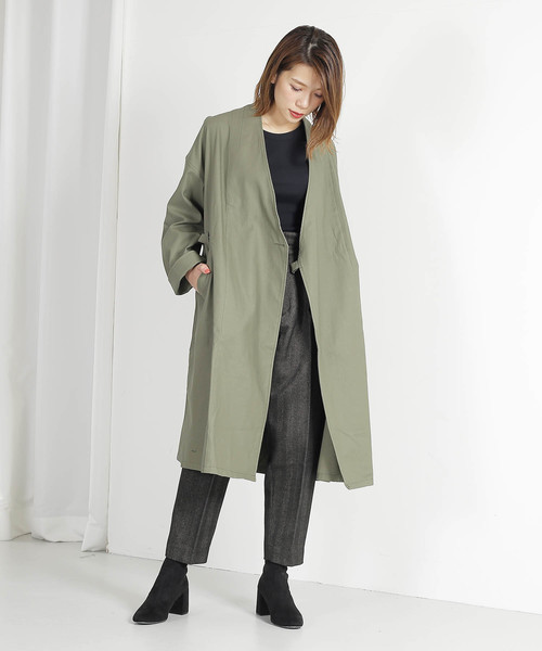 kha:ki（カーキ）の「「KHA:KI / カーキ」ノーカラーベルテッドコート"COLLARLESS BELTED COAT"（ダウンジャケット/コート・レディース・ブラック/ベージュ/カーキ・1）」の7枚目の写真