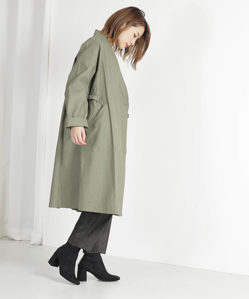 kha:ki（カーキ）の「「KHA:KI / カーキ」ノーカラーベルテッドコート"COLLARLESS BELTED COAT"（ダウンジャケット/コート・レディース・ブラック/ベージュ/カーキ・1）」の8枚目の写真