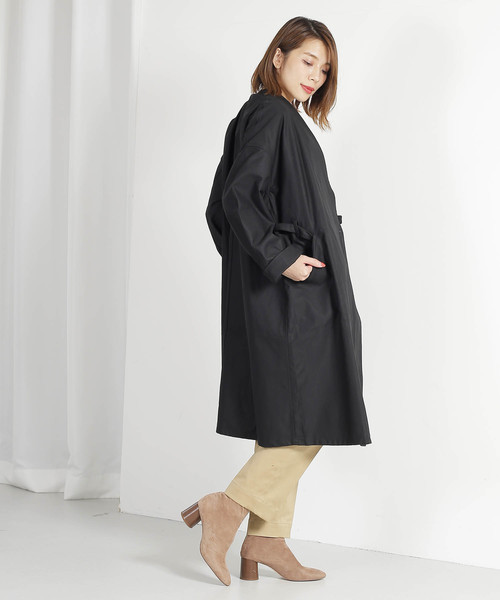 kha:ki（カーキ）の「「KHA:KI / カーキ」ノーカラーベルテッドコート"COLLARLESS BELTED COAT"（ダウンジャケット/コート・レディース・ブラック/ベージュ/カーキ・1）」の11枚目の写真