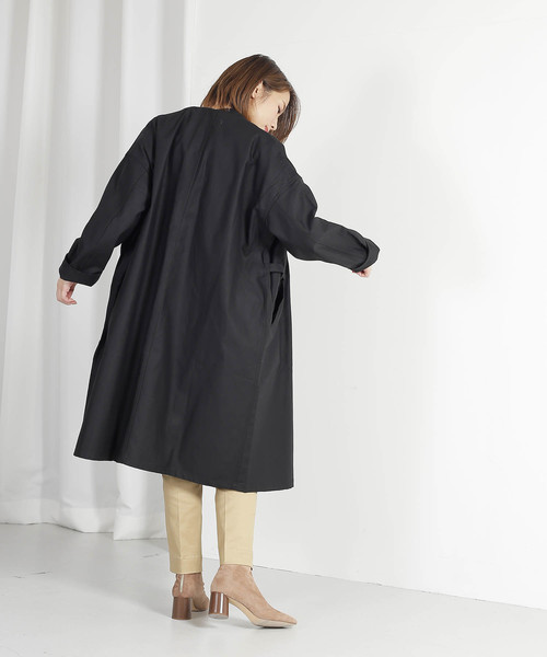 kha:ki（カーキ）の「「KHA:KI / カーキ」ノーカラーベルテッドコート"COLLARLESS BELTED COAT"（ダウンジャケット/コート・レディース・ブラック/ベージュ/カーキ・1）」の12枚目の写真