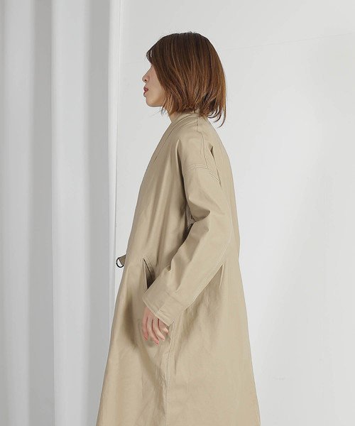 kha:ki（カーキ）の「「KHA:KI / カーキ」ノーカラーベルテッドコート"COLLARLESS BELTED COAT"（ダウンジャケット/コート・レディース・ブラック/ベージュ/カーキ・1）」の14枚目の写真