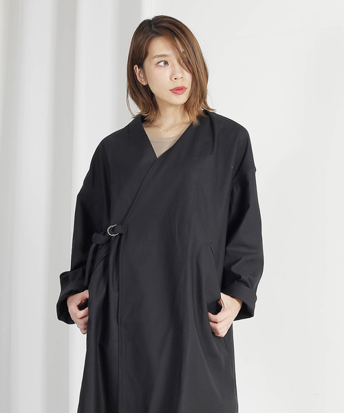 kha:ki（カーキ）の「「KHA:KI / カーキ」ノーカラーベルテッドコート"COLLARLESS BELTED COAT"（ダウンジャケット/コート・レディース・ブラック/ベージュ/カーキ・1）」の19枚目の写真