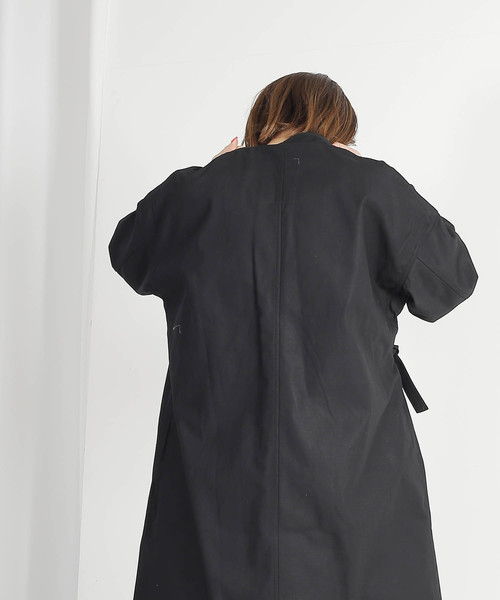 kha:ki（カーキ）の「「KHA:KI / カーキ」ノーカラーベルテッドコート"COLLARLESS BELTED COAT"（ダウンジャケット/コート・レディース・ブラック/ベージュ/カーキ・1）」の21枚目の写真