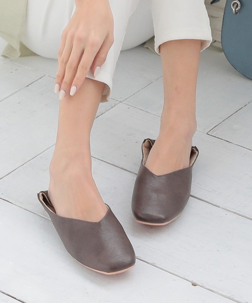 KOBE LETTUCE（コウベレタス）の「スクエアトゥフラットシューズ　2wayバブーシュ（パンプス・レディース・ブラック/アイボリー/モカ/グレイッシュベージュ/パイソン/その他/ブラック系その他/ホワイト系その他/ブラウン系その他/キャメル/ブラウン系その他2/ブラック系その他2/イエロー系/その他1/ベージュ系その他・LL/S/M/L）」の7枚目の写真