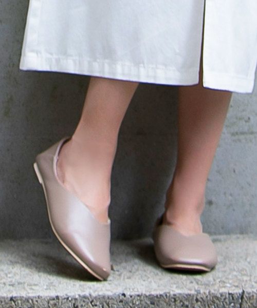 KOBE LETTUCE（コウベレタス）の「スクエアトゥフラットシューズ　2wayバブーシュ（パンプス・レディース・ブラック/アイボリー/モカ/グレイッシュベージュ/パイソン/その他/ブラック系その他/ホワイト系その他/ブラウン系その他/キャメル/ブラウン系その他2/ブラック系その他2/イエロー系/その他1/ベージュ系その他・LL/S/M/L）」の22枚目の写真