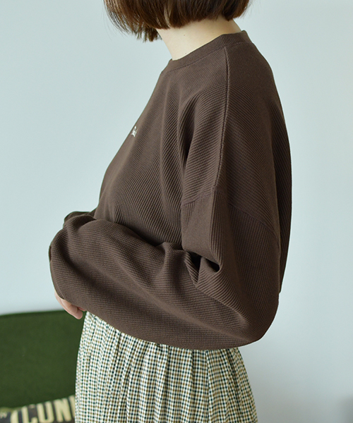 PairPair（ペアペア）の「ワッフル袖ボリュームロゴ刺繍プルオーバー（Tシャツ/カットソー・レディース・ダークブラウン/ベージュ/モカ・FREE）」の7枚目の写真