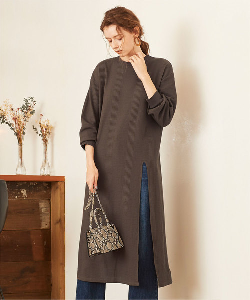 titivate(ティティベイト)の「ランダムワッフルスリットワンピース(ワンピース・レディース・ブラック/ベージュ/ブラウン/アイボリー・M)」の1枚目の写真