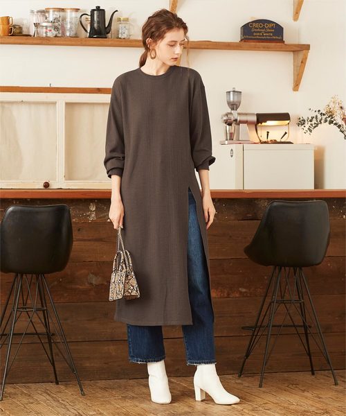 titivate(ティティベイト)の「ランダムワッフルスリットワンピース(ワンピース・レディース・ブラック/ベージュ/ブラウン/アイボリー・M)」の7枚目の写真
