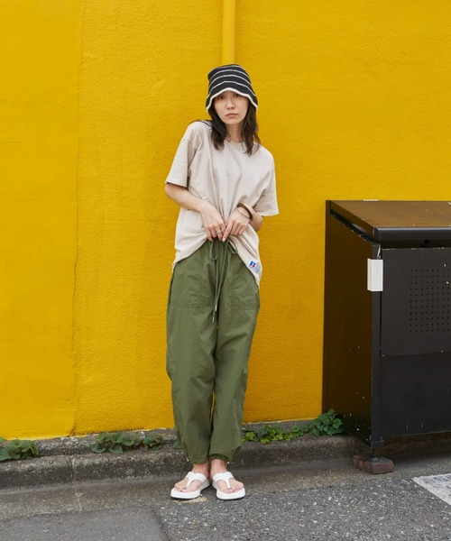 Russell Athletic（ラッセルアスレティック）の「【RUSSELL×Holiday別注】Bookstore Jersey S/S T-Pigment（Tシャツ/カットソー・レディース・ブルー/ピンク/イエロー/チャコールグレー/ナチュラル・LARGE/MEDIUM）」の20枚目の写真