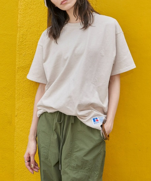 Russell Athletic（ラッセルアスレティック）の「【RUSSELL×Holiday別注】Bookstore Jersey S/S T-Pigment（Tシャツ/カットソー・レディース・ブルー/ピンク/イエロー/チャコールグレー/ナチュラル・LARGE/MEDIUM）」の15枚目の写真