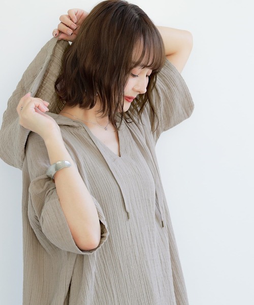 osharewalker(オシャレウォーカー)の「『ダブルガーゼフードワンピース』(ワンピース・レディース・モカ/ネイビー/テラコッタ/グレイッシュブルー/グリーン・FREE)」の6枚目の写真