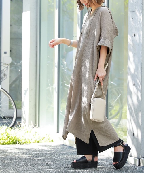 osharewalker(オシャレウォーカー)の「『ダブルガーゼフードワンピース』(ワンピース・レディース・モカ/ネイビー/テラコッタ/グレイッシュブルー/グリーン・FREE)」の9枚目の写真