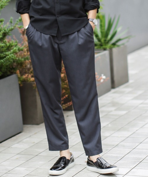 NANO universe(ナノユニバース)の「【WEB限定】リラックスイージーテーパードパンツ(その他パンツ・メンズ・グレー/ブラック/チャコール・マルチサイズ)」の1枚目の写真