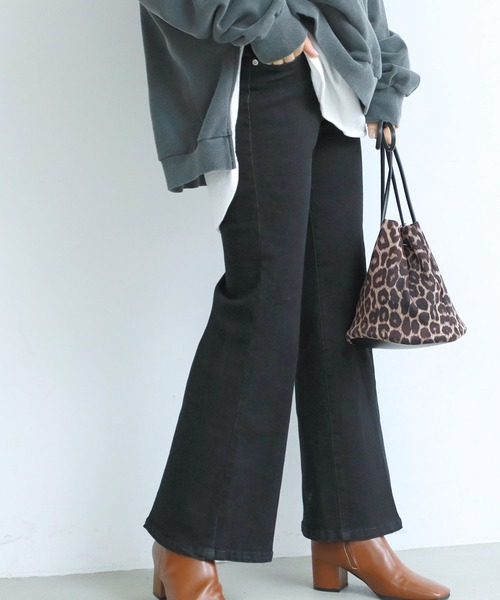 coca（coca）（コカ）の「ショート丈美脚フレアデニム（デニムパンツ・レディース・ブルー/ブラック・LARGE/MEDIUM）」の2枚目の写真