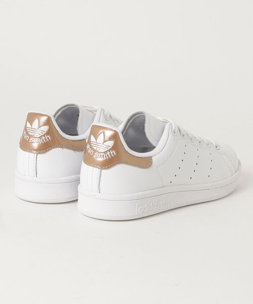 adidas(アディダス)の「adidas アディダス EE8821 STAN SMITH W FWWT/FWWT/RGME(スニーカー・レディース・ホワイト系その他・22.0cm/22.5cm/23.0cm/23.5cm/24.0cm/24.5cm/25.0cm/25.5cm/26.0cm)」の2枚目の写真