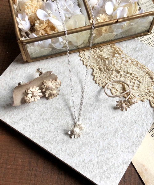 m.soeur（エムスール）の「カモミールのネックレス＊（ネックレス・レディース・シルバー・FREE）」の2枚目の写真