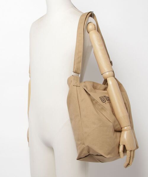 UNIVERSAL OVERALL(ユニバーサルオーバーオール)の「【UNIVERSAL OVERALL/ユニバーサルオーバーオール】キャンバス生地2WAYショルダートートバッグ(トートバッグ・レディース・ベージュ/ホワイト/グレー/ブラック/ブルー・FREE)」の9枚目の写真