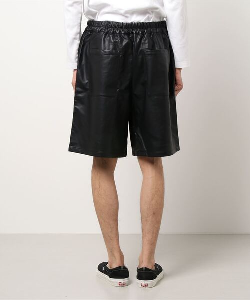 CIAOPANIC（チャオパニック）の「フェイクレザーショートパンツ（その他パンツ・メンズ・オリーブ/オフホワイト/ブラック・MEDIUM/LARGE）」の4枚目の写真