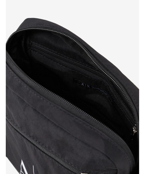 ARMANI EXCHANGE(アルマーニエクスチェンジ)の「【A|X アルマーニ エクスチェンジ】ICON ナイロンミニショルダーバッグ(ショルダーバッグ・メンズ・ブラック・FREE)」の4枚目の写真