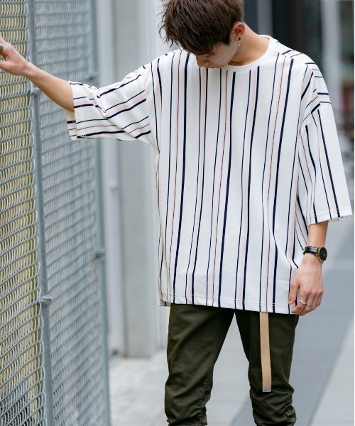 Beno(ビーノ)の「ストライプ カットジョーゼット オーバーサイズ Tシャツ(Tシャツ/カットソー・メンズ・ホワイト系その他/ブラック系その他/グレー系その他/ブラック系その他2・M/L)」の3枚目の写真