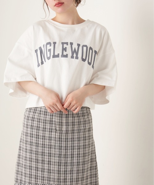 OLIVE des OLIVE（オリーブデオリーブ）の「カレッジプリントTシャツ（Tシャツ/カットソー・レディース・ベージュ/オフホワイト/スミクロ・FREE）」の2枚目の写真