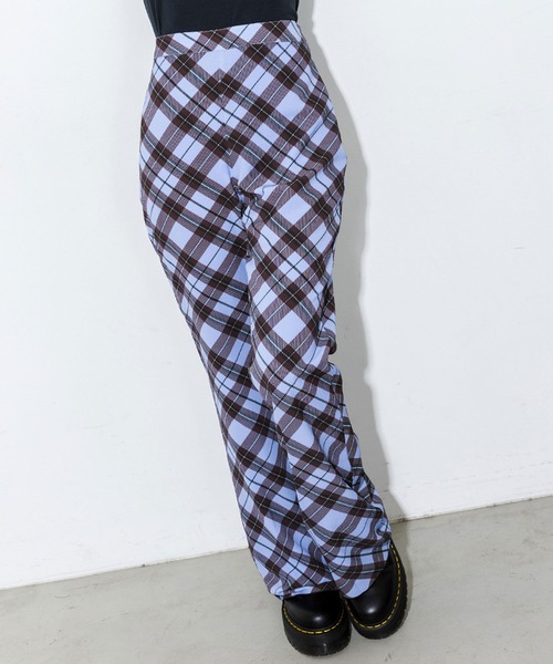 X-girl（エックスガール）の「DIAMOND PLAID FLARE PANTS（その他パンツ・レディース・ブラック/ライトグリーン/ライトブルー・S/XS/M）」の3枚目の写真