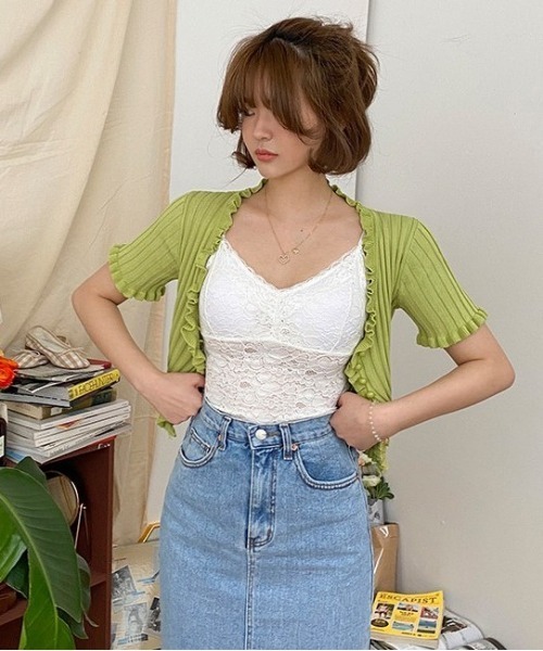 chuu（チュー）の「CHUU リムリブフリルニット（Tシャツ/カットソー・レディース・ブラック/レッド/アイボリー/ライトグリーン・FREE）」の6枚目の写真